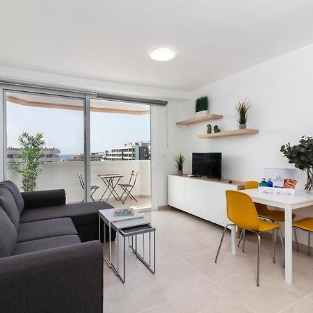 Homeforguest Modern And Recently Renovated Apartment In Arona อาโรนา ภายนอก รูปภาพ