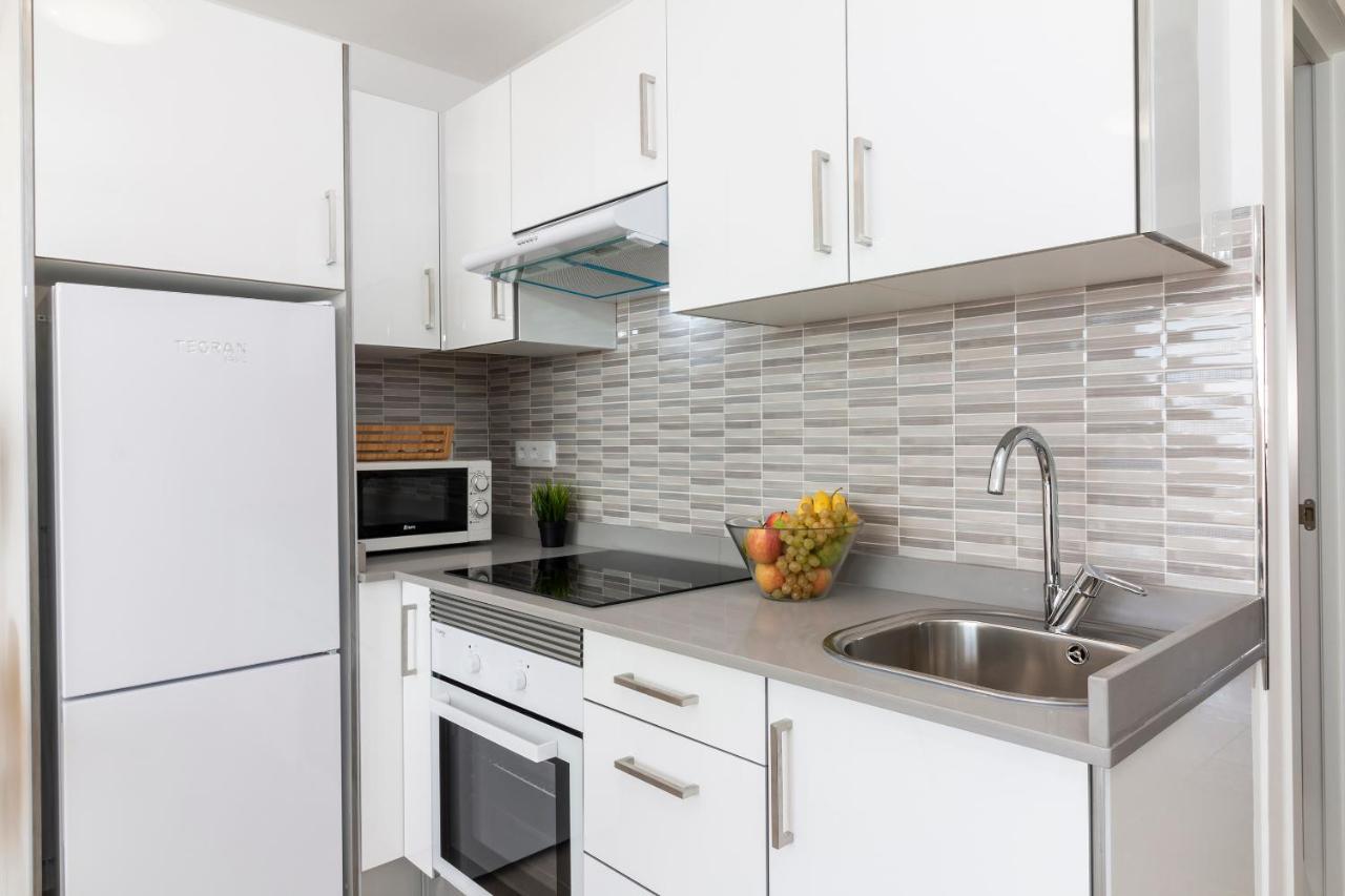 Homeforguest Modern And Recently Renovated Apartment In Arona อาโรนา ภายนอก รูปภาพ