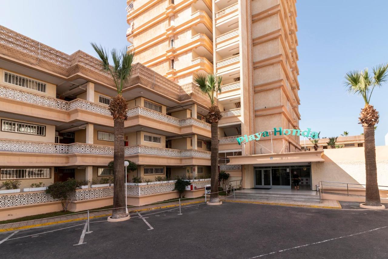Homeforguest Modern And Recently Renovated Apartment In Arona อาโรนา ภายนอก รูปภาพ