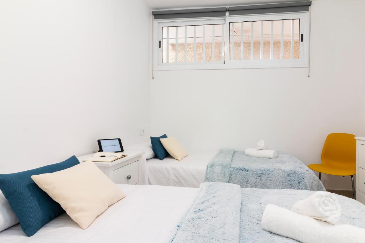 Homeforguest Modern And Recently Renovated Apartment In Arona อาโรนา ภายนอก รูปภาพ