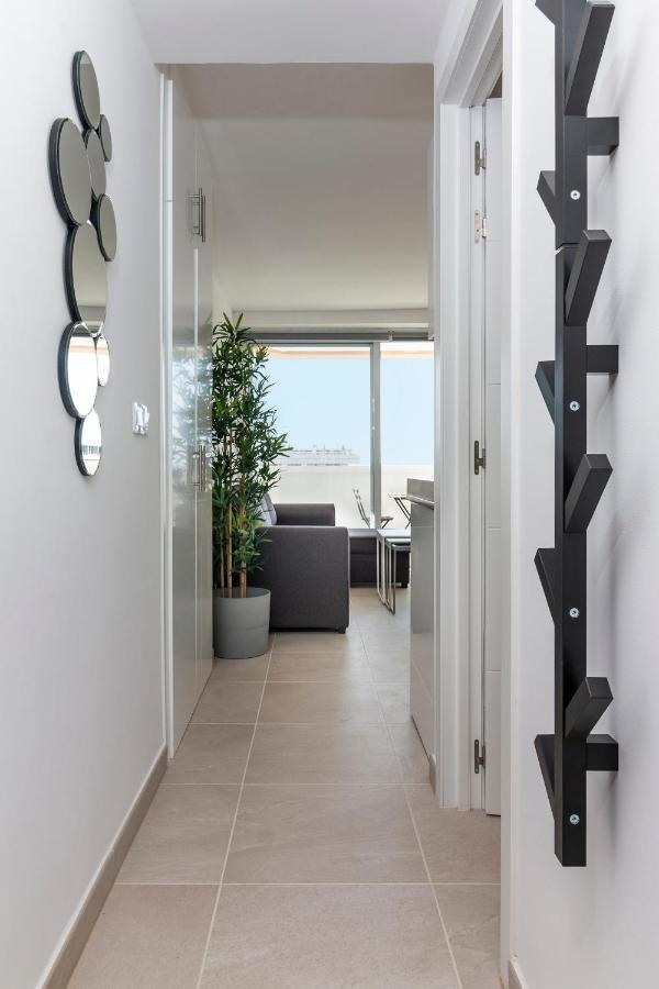 Homeforguest Modern And Recently Renovated Apartment In Arona อาโรนา ภายนอก รูปภาพ