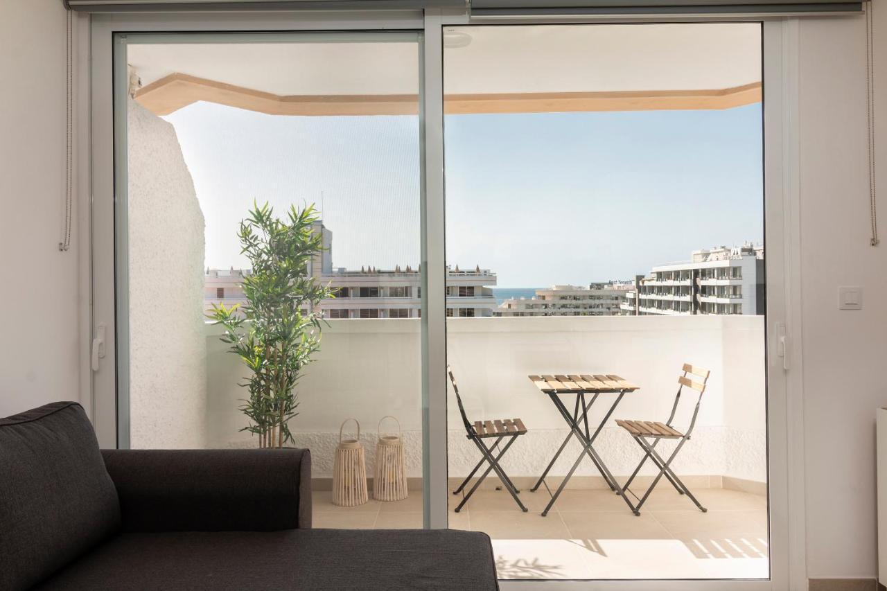 Homeforguest Modern And Recently Renovated Apartment In Arona อาโรนา ภายนอก รูปภาพ